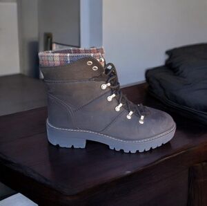 Time and Tru Women's Cozy Hiker Boots Size 8